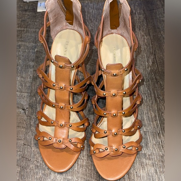 IVANKA TRUMP - Picture 1 of 4